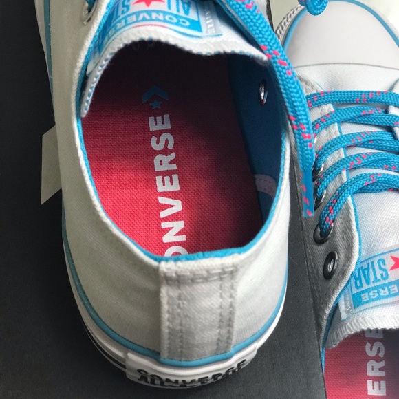 NWT Converse Ctas OX Canvas White Gnarly Blue W - Picture 7 of 8